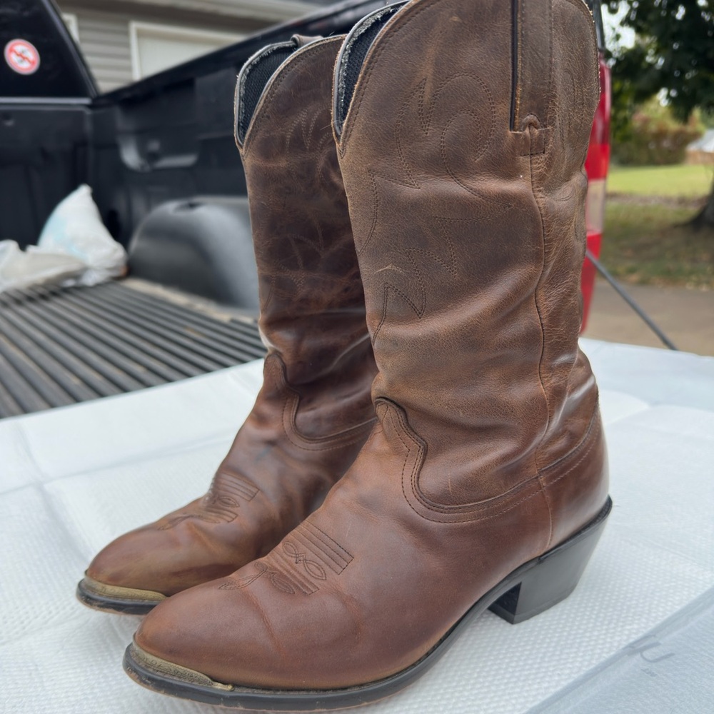 Durango brown leather boots. These are really nice! Used good condition.